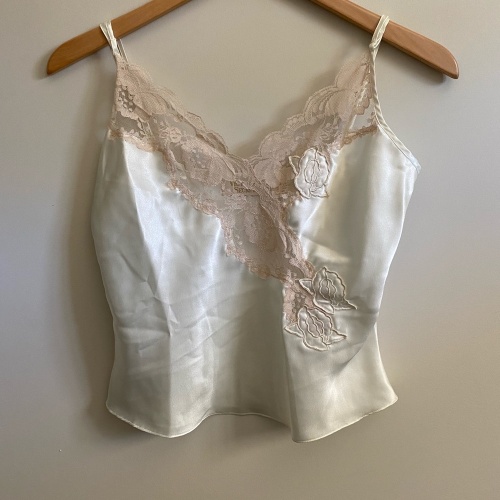 Victoria’s Secret Gold Label Vintage Camisole and Tap Pants size M - Picture 3 of 11